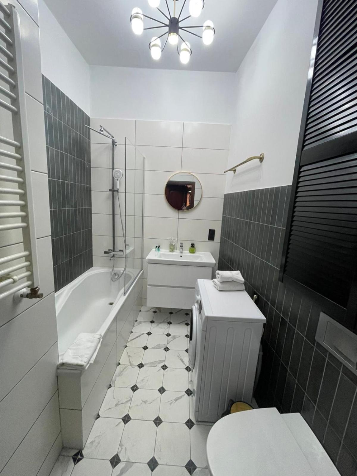 Appartamento Tut Staroevreyska With Terrace Leopoli Esterno foto
